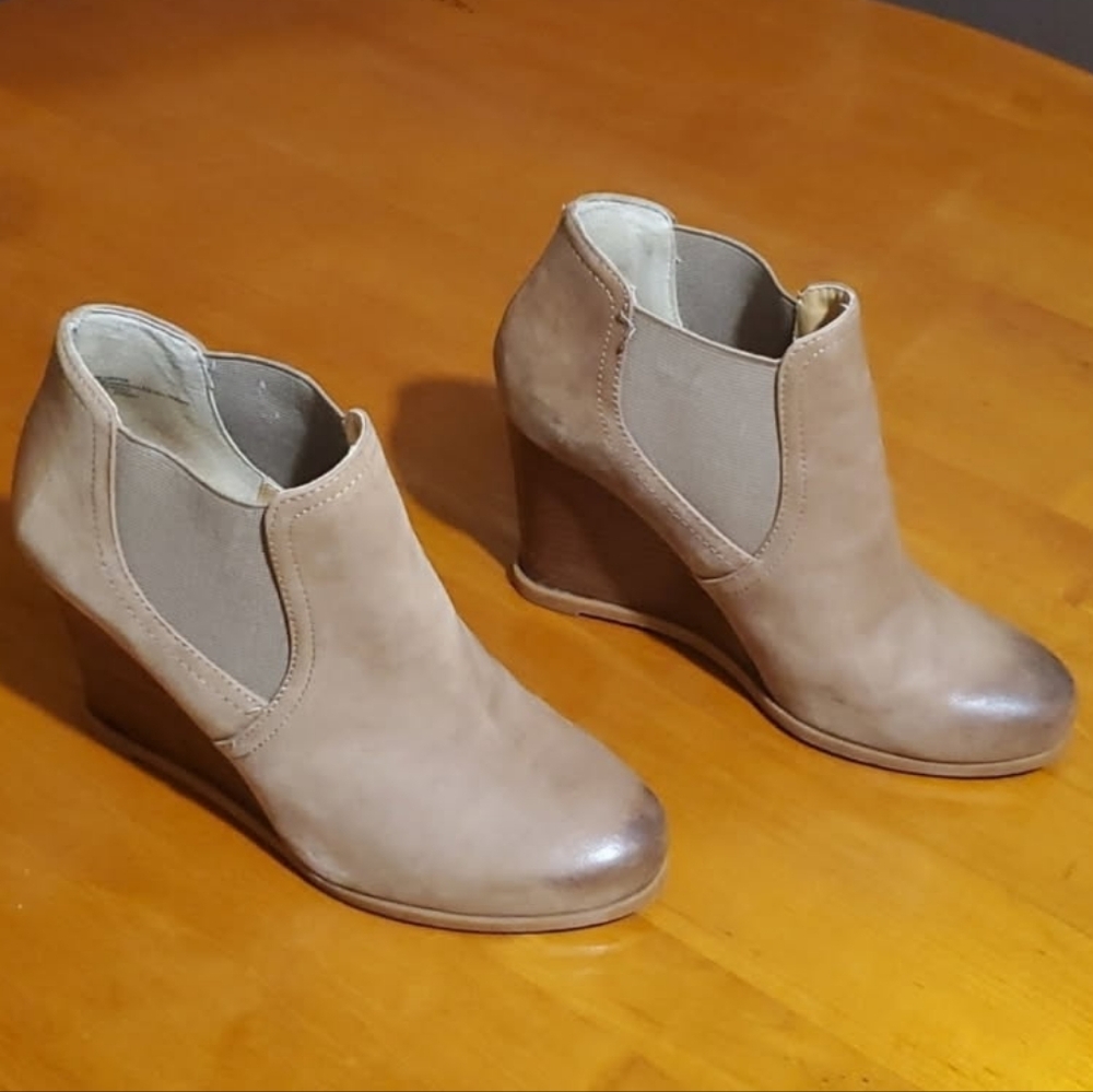 Audry Brook Cindy Chelsea Wedge Tan Ankle Boots Size 7